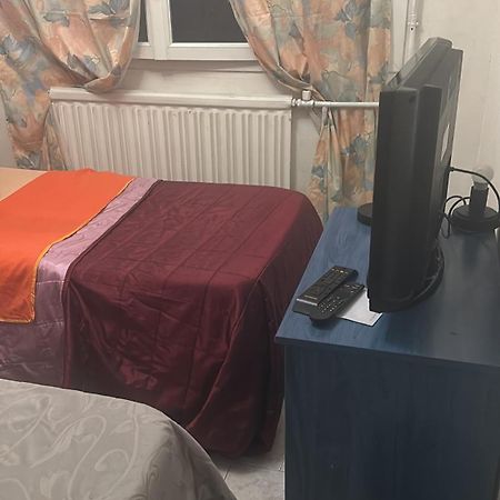 Laila Lägenhet Creil Exteriör bild